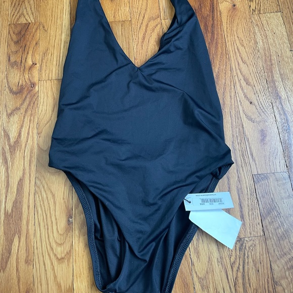 Vitamin A Emma One Piece - Picture 3 of 7